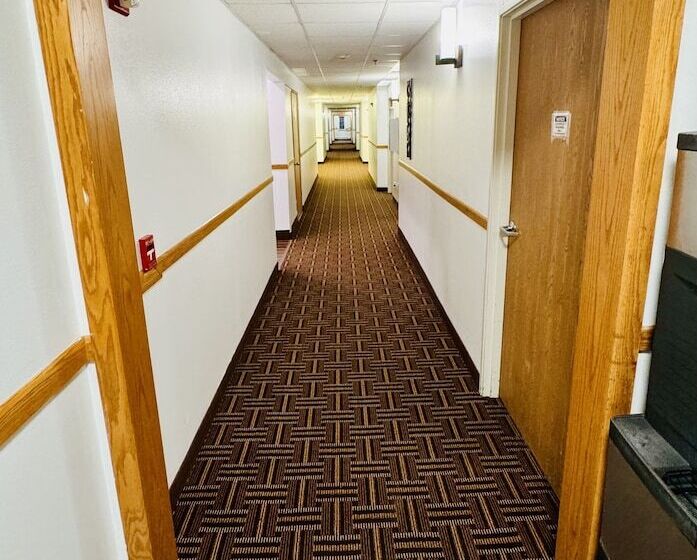 מוטל Forest City Inn