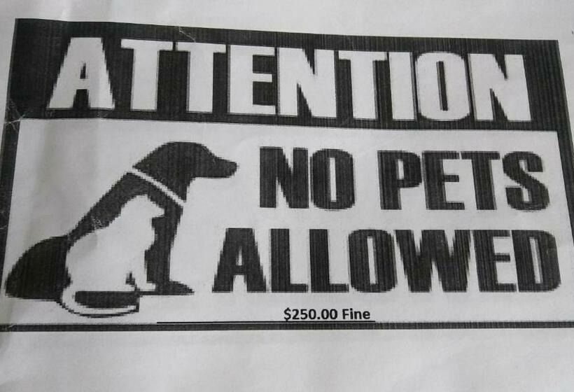 فندق على الطريق President Inn & Suites