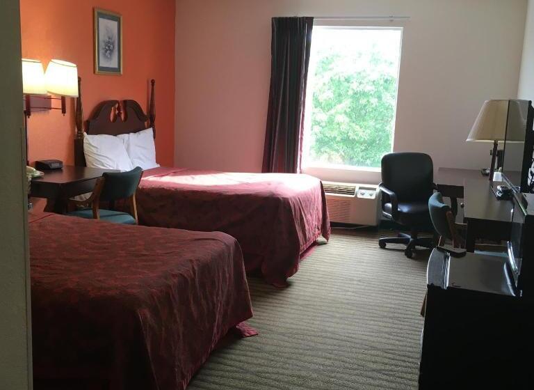 فندق على الطريق President Inn & Suites