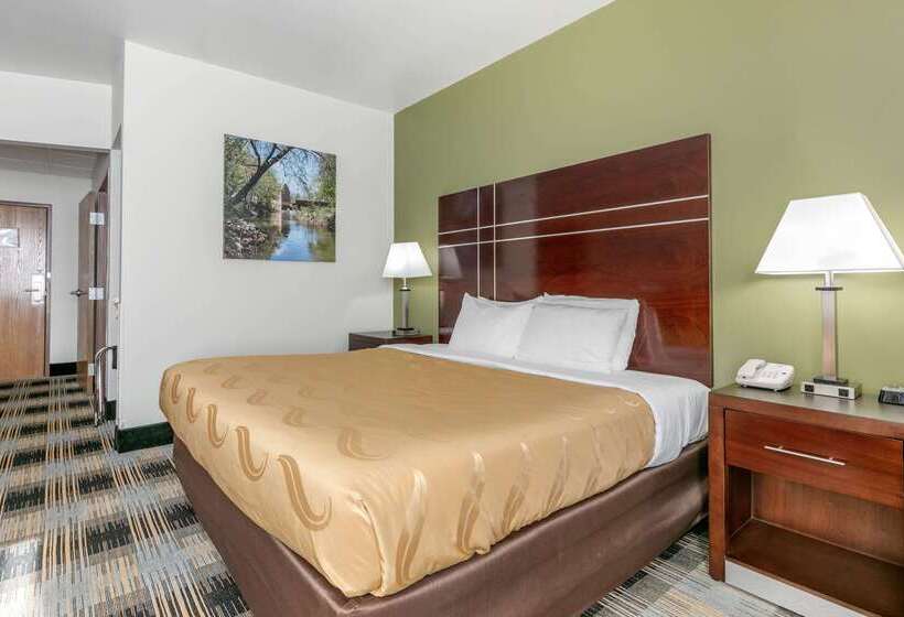 فندق على الطريق Quality Inn