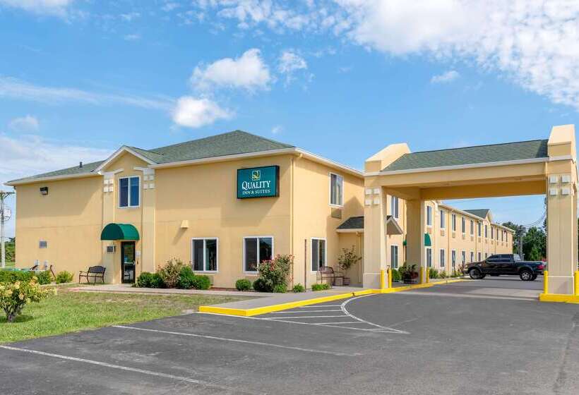מוטל Quality Inn & Suites Brandenburg   Fort Knox