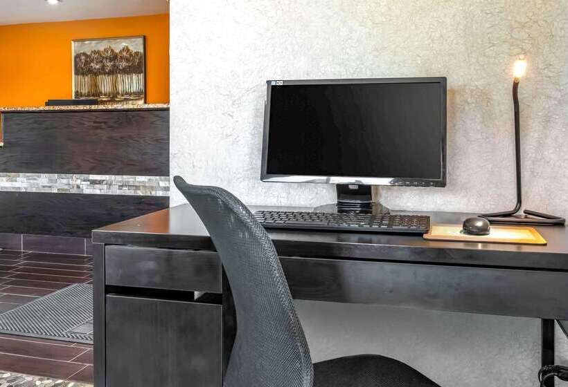 מוטל Quality Inn & Suites Brandenburg   Fort Knox