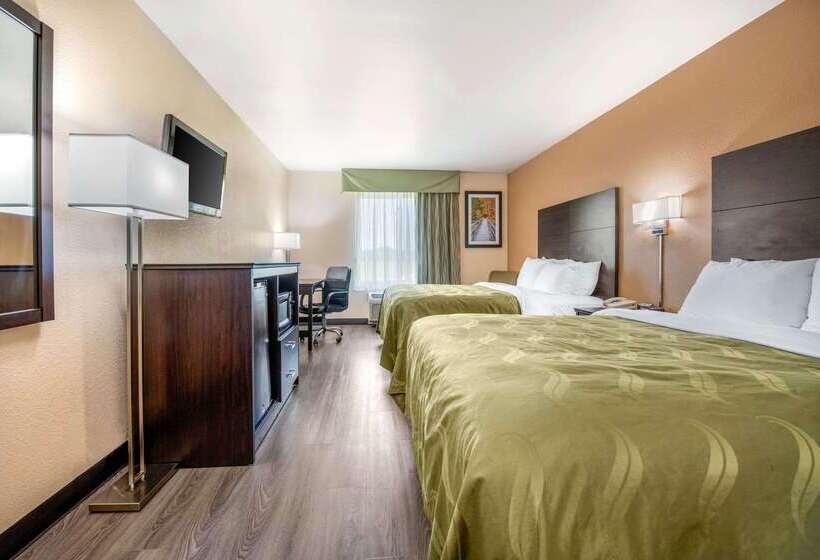 מוטל Quality Inn & Suites Brandenburg   Fort Knox