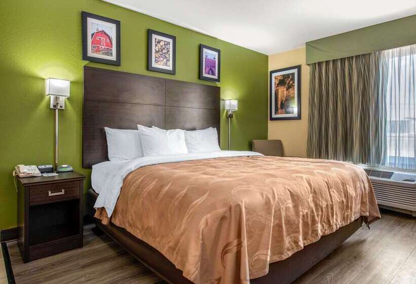 מוטל Quality Inn & Suites Brandenburg   Fort Knox