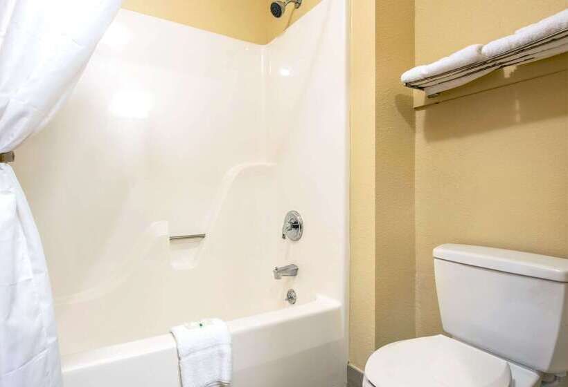 מוטל Quality Inn & Suites Brandenburg   Fort Knox