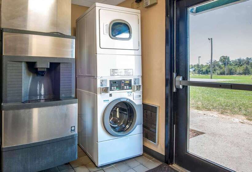 מוטל Quality Inn & Suites Brandenburg   Fort Knox