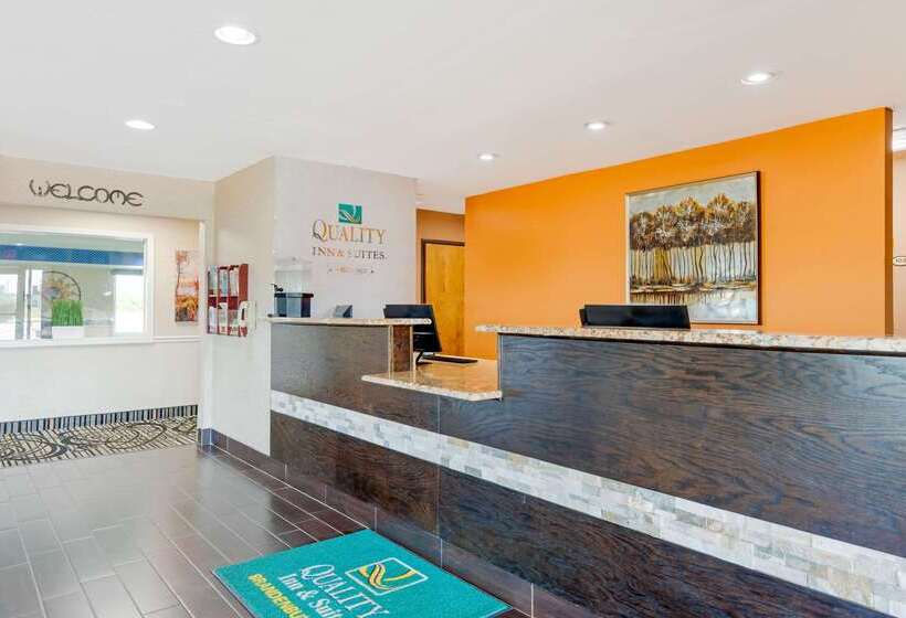 מוטל Quality Inn & Suites Brandenburg   Fort Knox