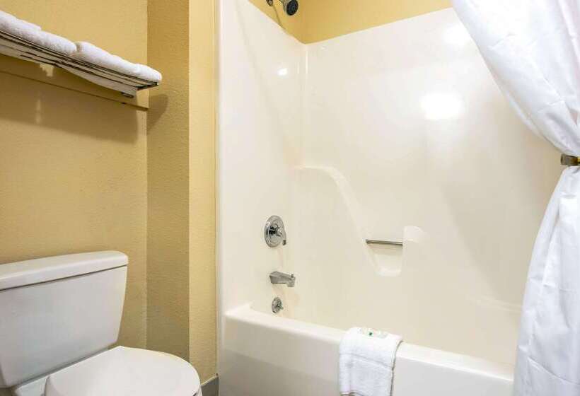 מוטל Quality Inn & Suites Brandenburg   Fort Knox