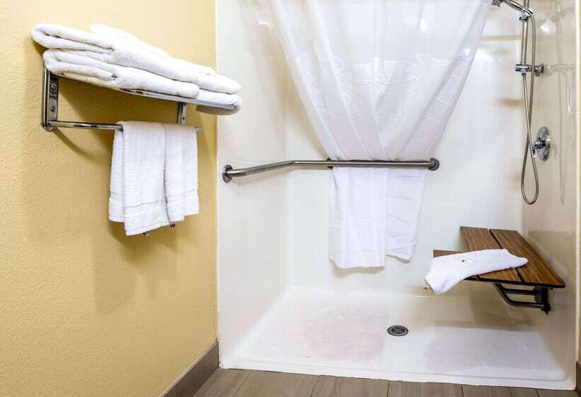 מוטל Quality Inn & Suites Brandenburg   Fort Knox