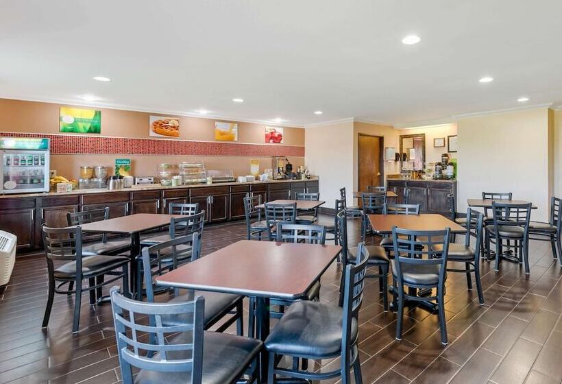 מוטל Quality Inn & Suites Brandenburg   Fort Knox