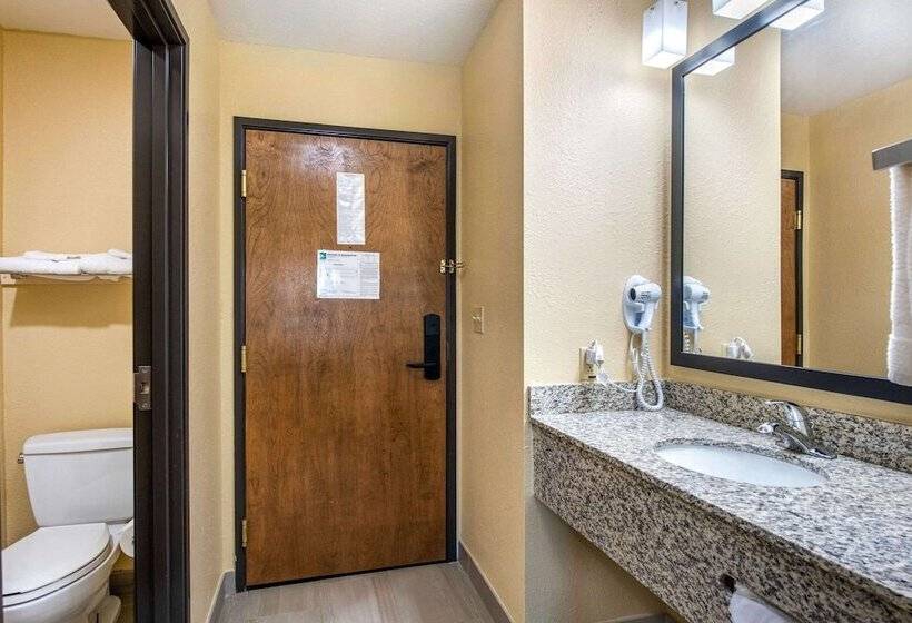 מוטל Quality Inn & Suites Brandenburg   Fort Knox