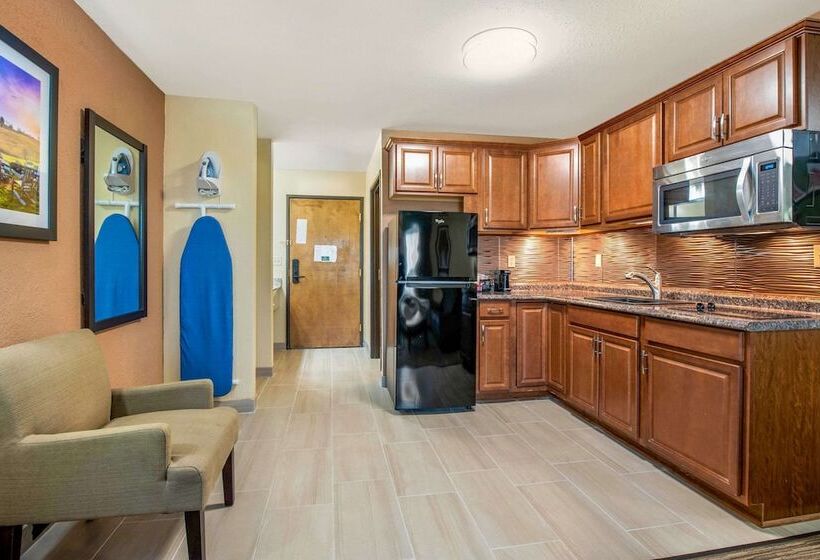 מוטל Quality Inn & Suites Brandenburg   Fort Knox