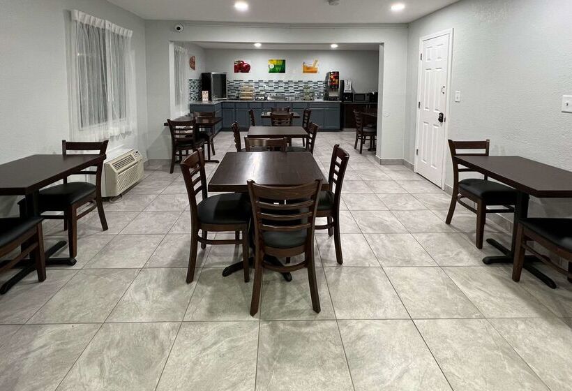 모텔 Quality Inn & Suites