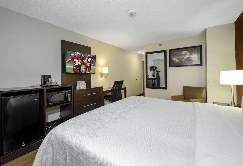 Мотель Red Roof Inn Plus+ & Suites Malone