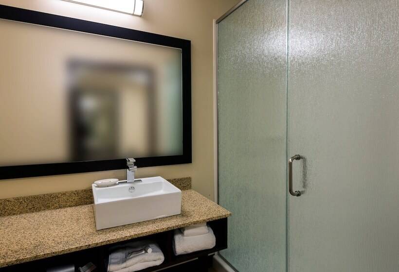 Мотель Red Roof Inn Plus+ & Suites Malone