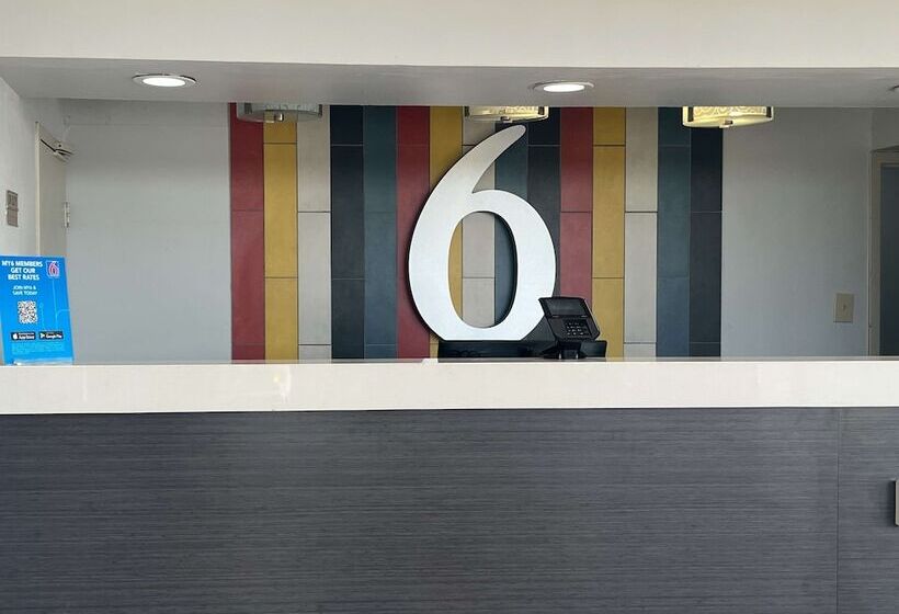 モーテル Studio 6 Lake Jackson, Tx