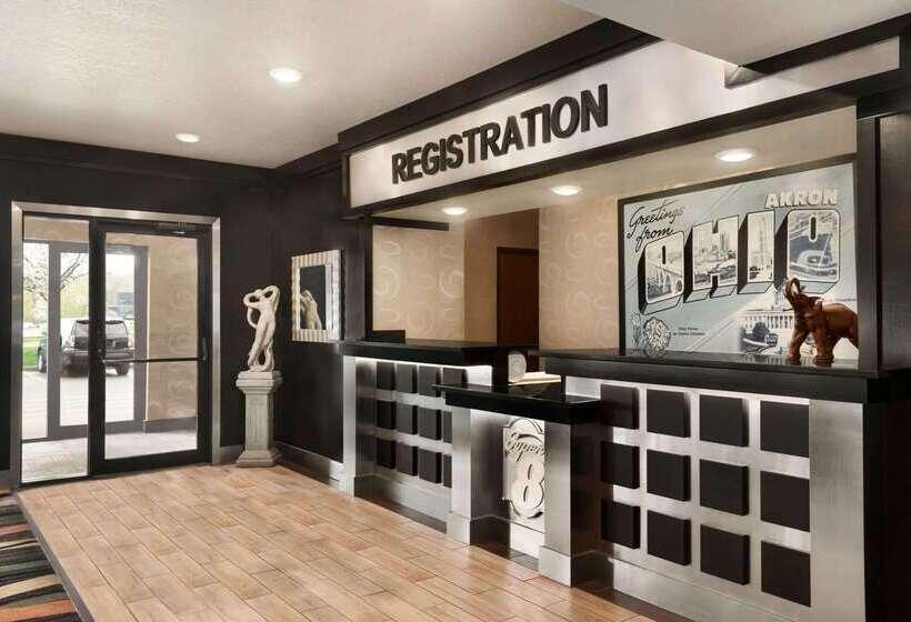 모텔 Super 8 By Wyndham Akron S/green/uniontown Oh