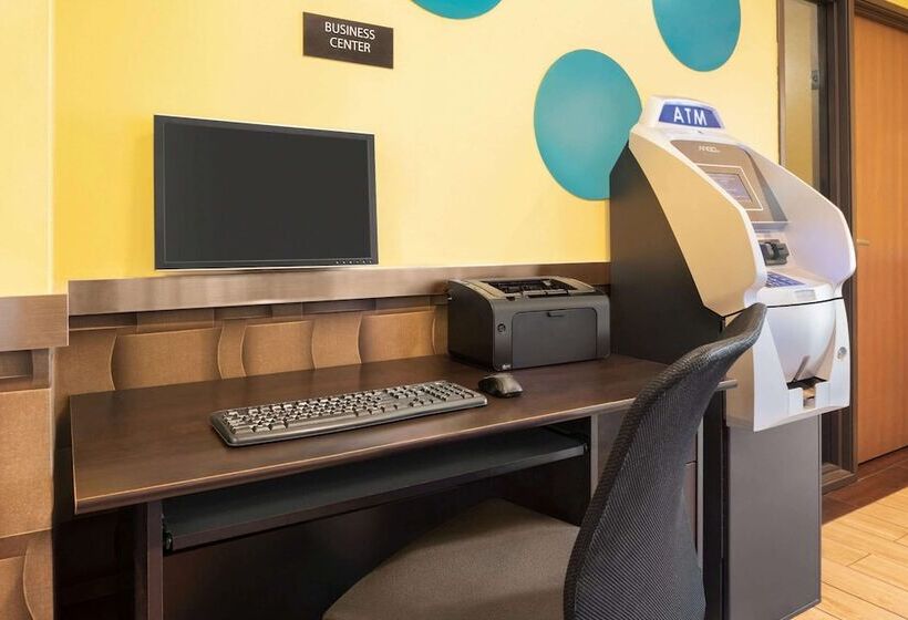 모텔 Super 8 By Wyndham Akron S/green/uniontown Oh