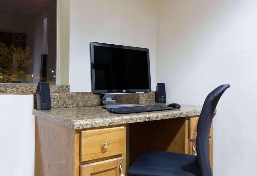 فندق على الطريق Super 8 By Wyndham Anderson/clemson Area