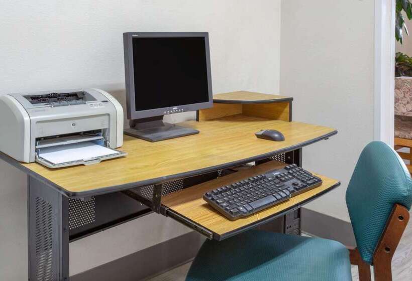 فندق على الطريق Super 8 By Wyndham Bedford