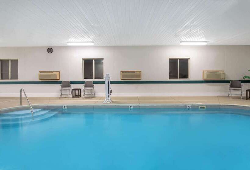 فندق على الطريق Super 8 By Wyndham Bedford