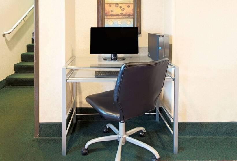 فندق على الطريق Super 8 By Wyndham Bonne Terre