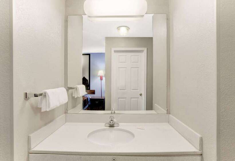 فندق على الطريق Super 8 By Wyndham Booneville