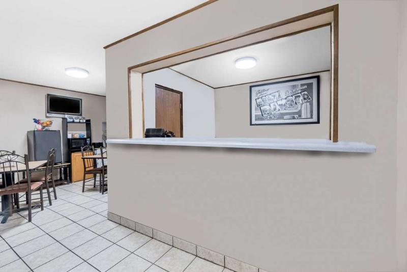 מוטל Super 8 By Wyndham Bowman