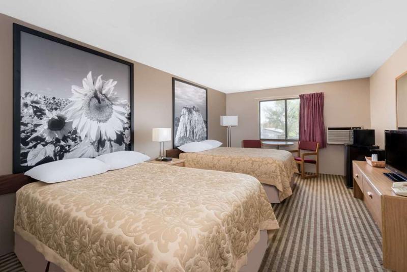 מוטל Super 8 By Wyndham Bowman