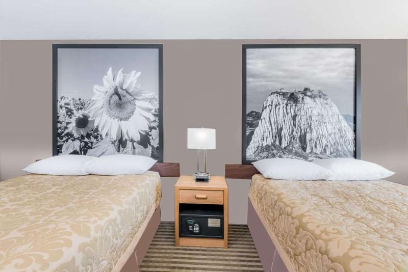 מוטל Super 8 By Wyndham Bowman