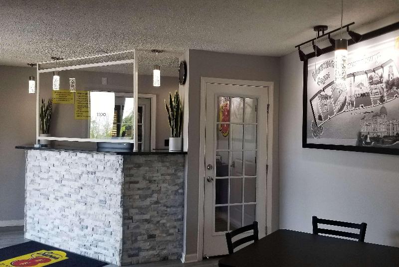 فندق على الطريق Super 8 By Wyndham Brownsburg