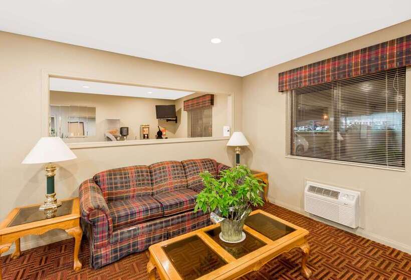 فندق على الطريق Super 8 By Wyndham Chanute