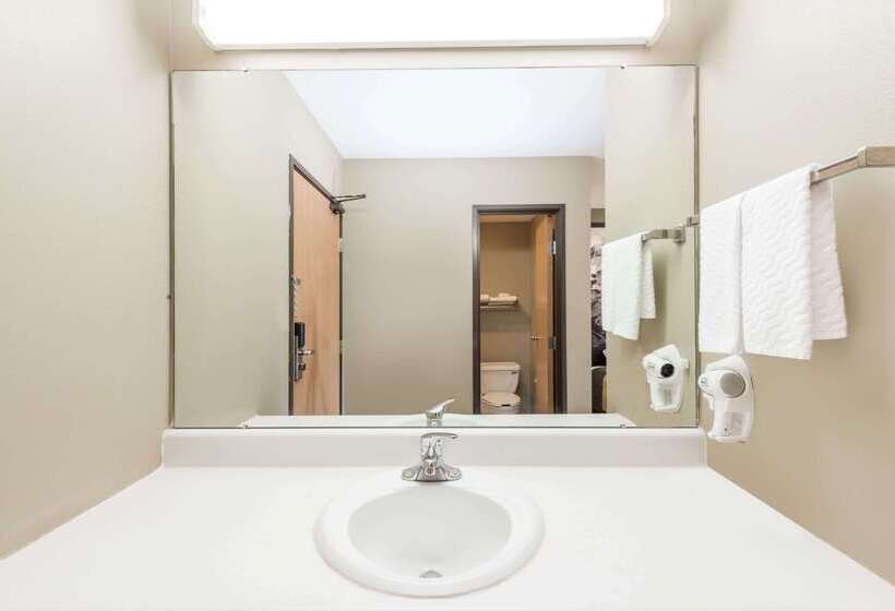 فندق على الطريق Super 8 By Wyndham Chanute