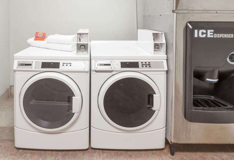 فندق على الطريق Super 8 By Wyndham Chickasha