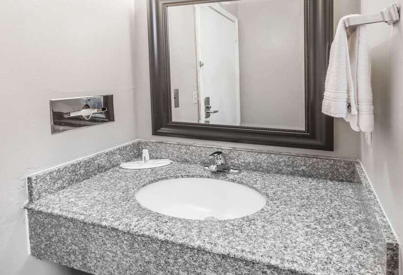 فندق على الطريق Super 8 By Wyndham Chickasha