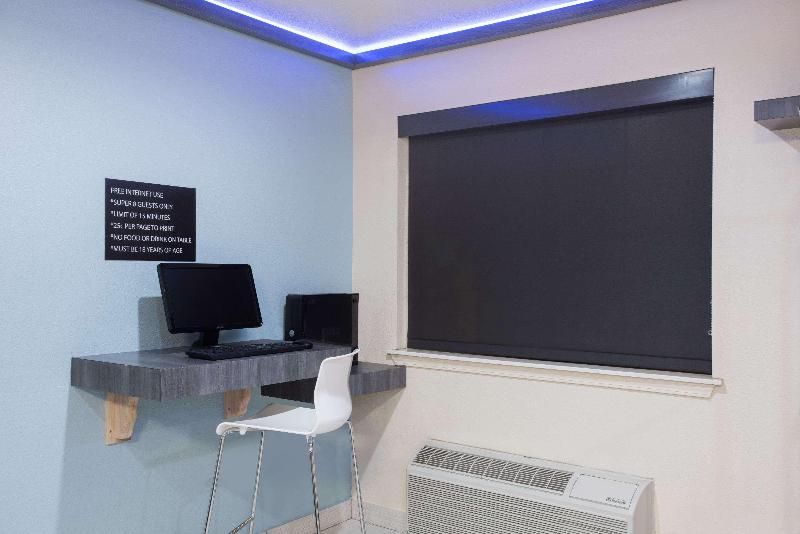 فندق على الطريق Super 8 By Wyndham Claremore Ok