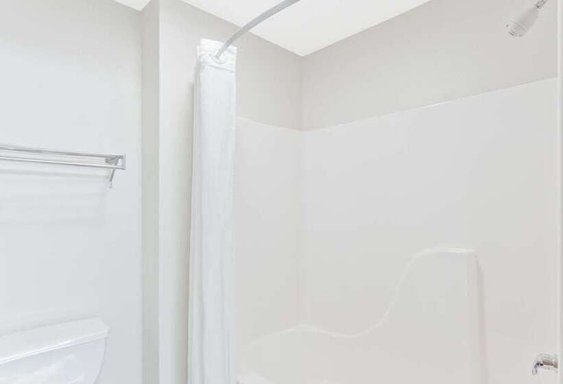 فندق على الطريق Super 8 By Wyndham Cloverdale In