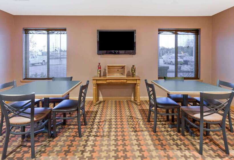 فندق على الطريق Super 8 By Wyndham Cloverdale In