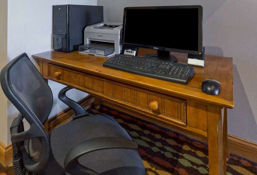 فندق على الطريق Super 8 By Wyndham Cloverdale In