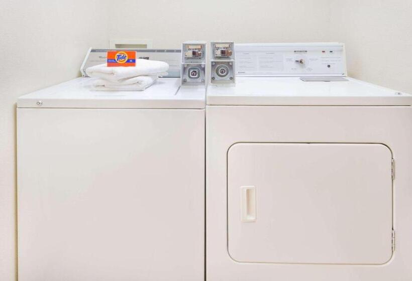 فندق على الطريق Super 8 By Wyndham Cloverdale In