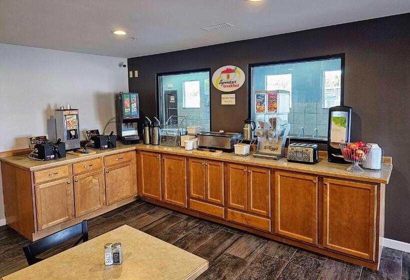 فندق على الطريق Super 8 By Wyndham Cloverdale In