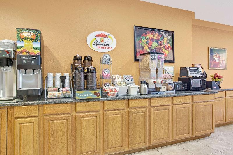 فندق على الطريق Super 8 By Wyndham Daytona Beach