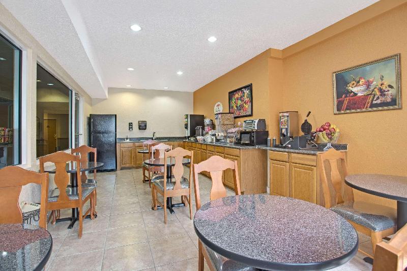 فندق على الطريق Super 8 By Wyndham Daytona Beach