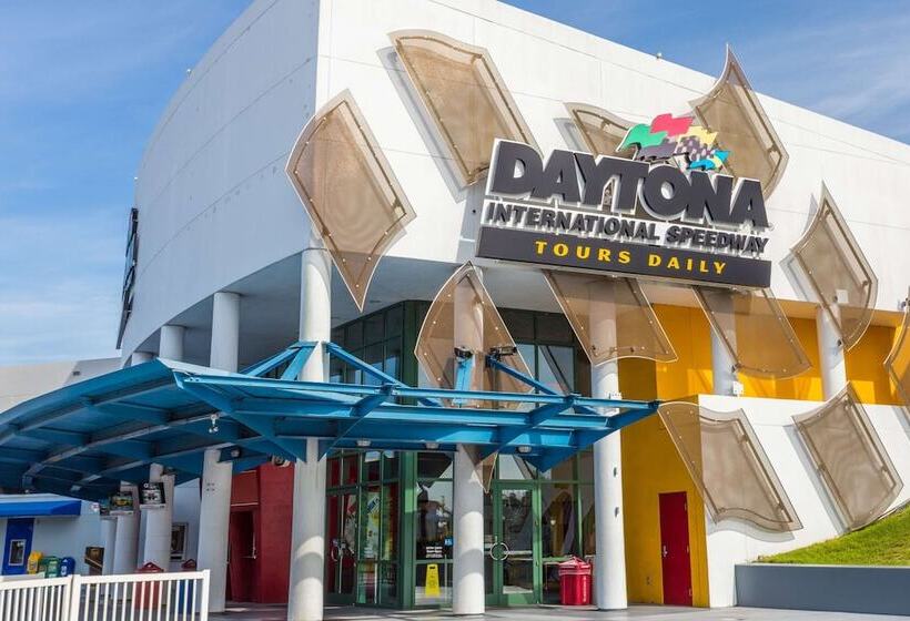 فندق على الطريق Super 8 By Wyndham Daytona Beach