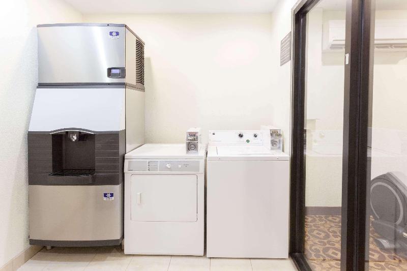 فندق على الطريق Super 8 By Wyndham Decatur/dntn/atlanta Area