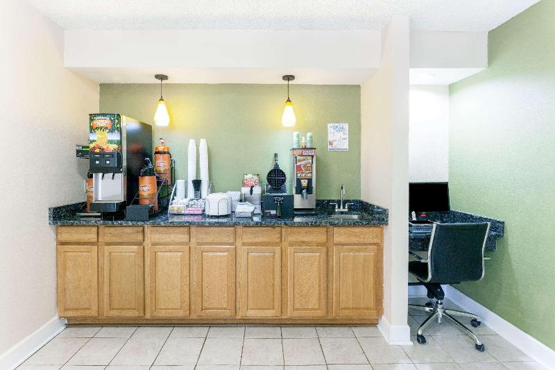 فندق على الطريق Super 8 By Wyndham Decatur/dntn/atlanta Area