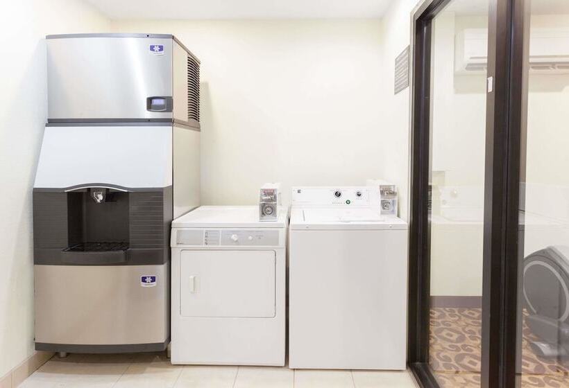 فندق على الطريق Super 8 By Wyndham Decatur/dntn/atlanta Area