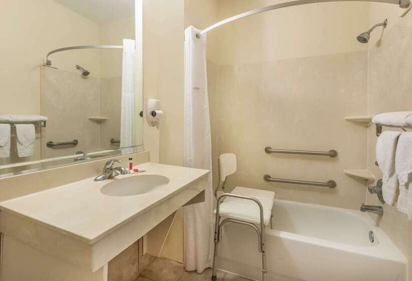 فندق على الطريق Super 8 By Wyndham Duson Lafayette West Area