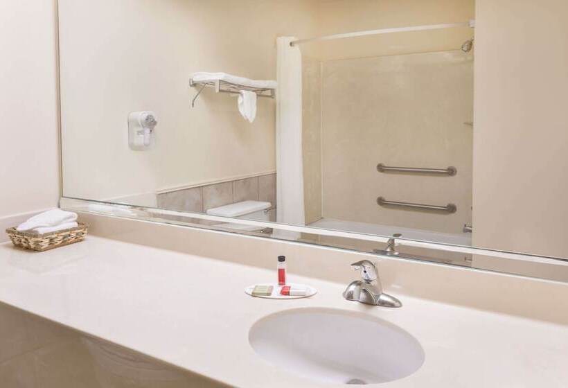 فندق على الطريق Super 8 By Wyndham Duson Lafayette West Area