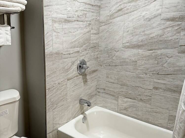 فندق على الطريق Americinn By Wyndham Eagle River Downtown